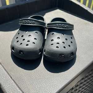 Black crocs size big kid J5
